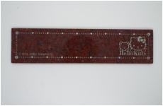 ハローキティ　赤石　21×5×0.5センチ